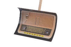 Schneeschieber mit Nostalgie-Radio-Motiv